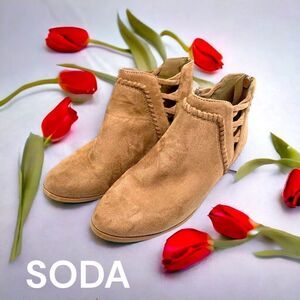 SODA l Ladies Suede Booties l Tan l Zip back l lSize 8